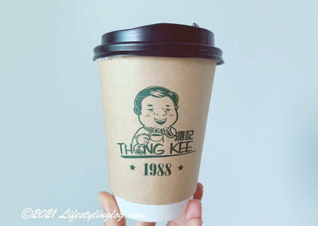 溏記海南茶室（Thong Kee Cafe）のドリンク持ち帰り用の容器