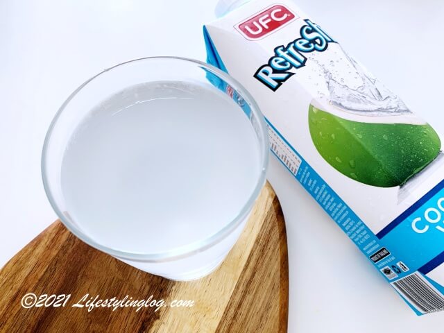 市販品であるUFC Refresh Coconut Waterのココナッツウォーター