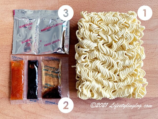 Indomie（インドミー）のミーゴレンに入っているインスタント麺や調味料