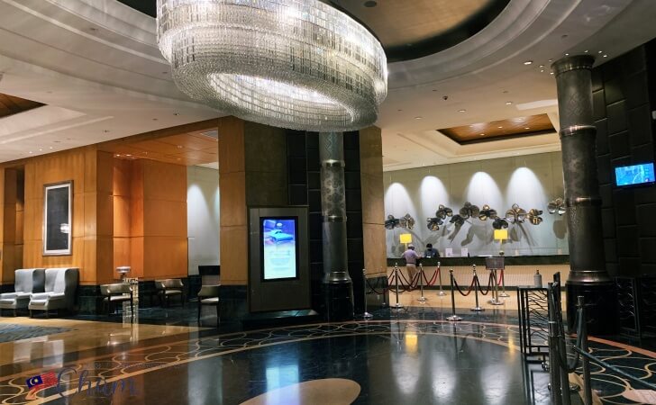 Mandarin Oriental Kuala Lumpur（マンダリンオリエンタルクアラルンプール）のロビーとフロントデスク