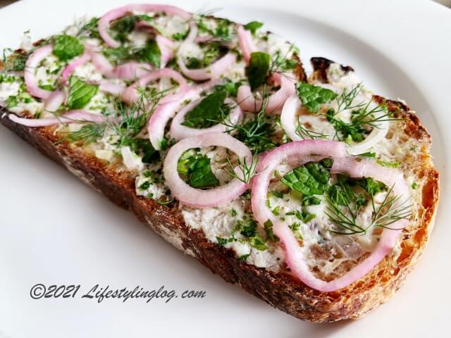 Universal BakehouseのSmoked Mackerel Tartine