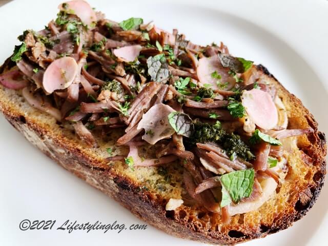 Universal BakehouseのLamb & Mustard Tartine