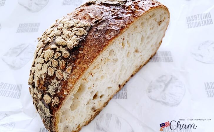Universal Bakehouseのハニーオートのサワー種のパン