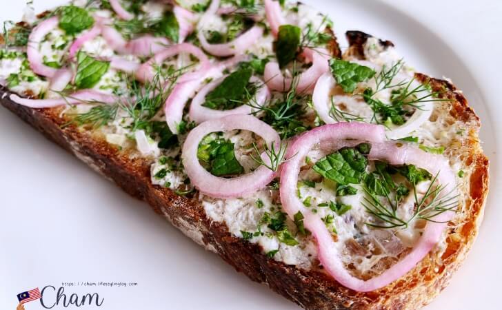Universal BakehouseのSmoked Mackerel Tartine