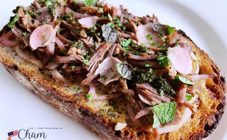Universal BakehouseのLamb & Mustard Tartine