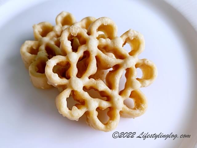 蜂の巣や花の形をしたHoneycomb Cookies