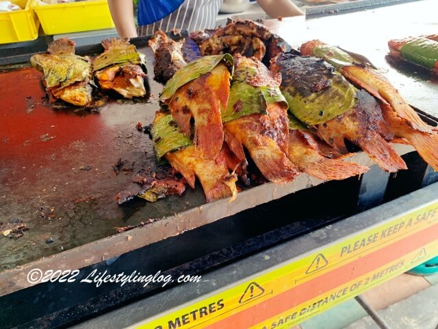 Ikan Bakar Seri Melakaで焼いているTalapia（ティラピア）