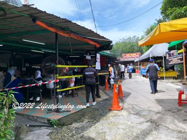 Ikan Bakar Seri Melakaのお店がある通り