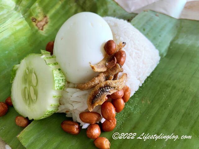 きゅうりは入れないことが多いNasi Lemak Bugkus