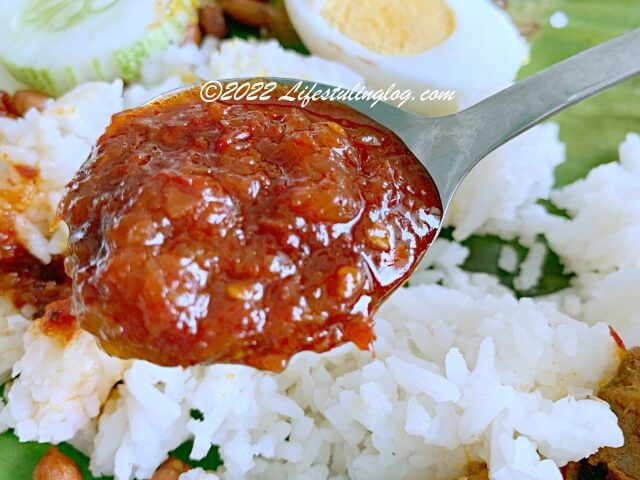 旨みのあるNasi Lemak Salehaのサンバルソース