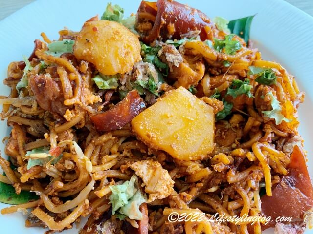 じゃがいもやイカ、豆腐が入っているBangkok Lane Mee GorengのMee Goreng（ミーゴレン）