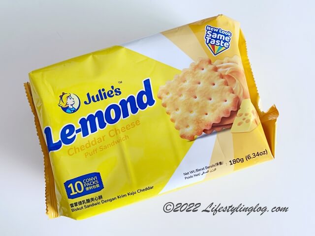 Julie's（ジュリーズ）のLe-mond Cheddar Cheese Puff Sandwich（チェダーチーズパフサンドイッチ）