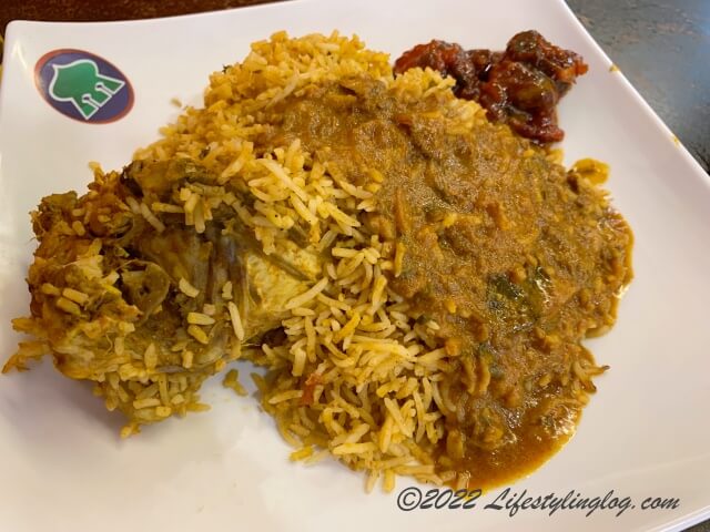 Syed Bistroのチキンを使ったBukhara Briyani 