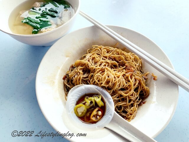 新永年茶餐室（New Yong Len Restaurant）の雲呑麺（ワンタンミー）