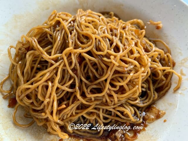 コシのある新永年茶餐室（New Yong Len Restaurant）の雲呑麺