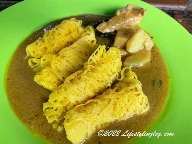 Klebang Original Coconut ShakeのRoti Jala