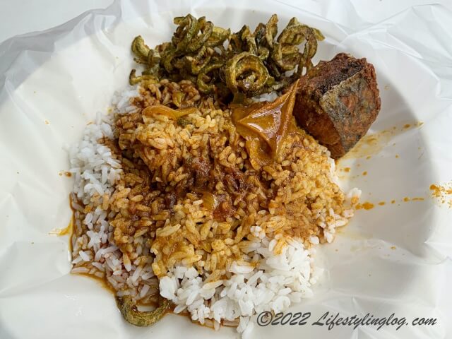 Nasi Kandar Saddamのナシカンダー（フライドフィッシュ）