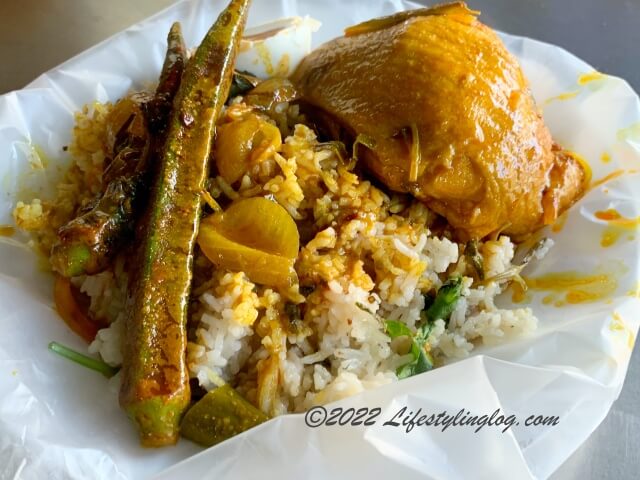 Nasi Kandar Saddamのナシカンダー（カリーチキン）