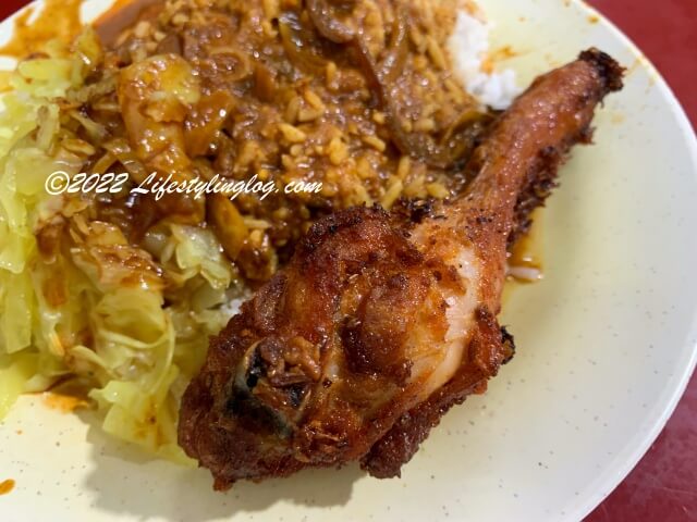 Deens Maju Nasi KandarのAyam Goreng（アヤムゴレン）