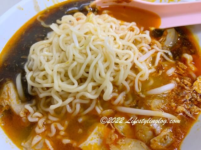 インスタント麺が使われたペナン福建麺（ホッケンミー）