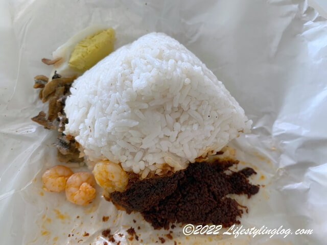 中國酒店（Chong Kok Kopitiam）の海老入りNasi Lemak