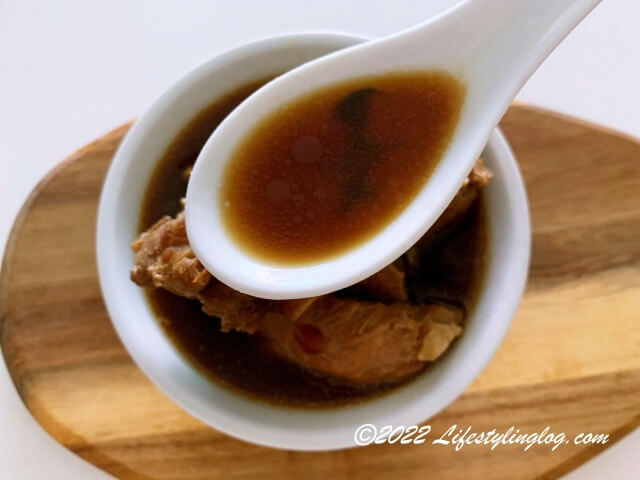 盛發肉骨茶（Seng Huat Bak Kut Teh）のスープ