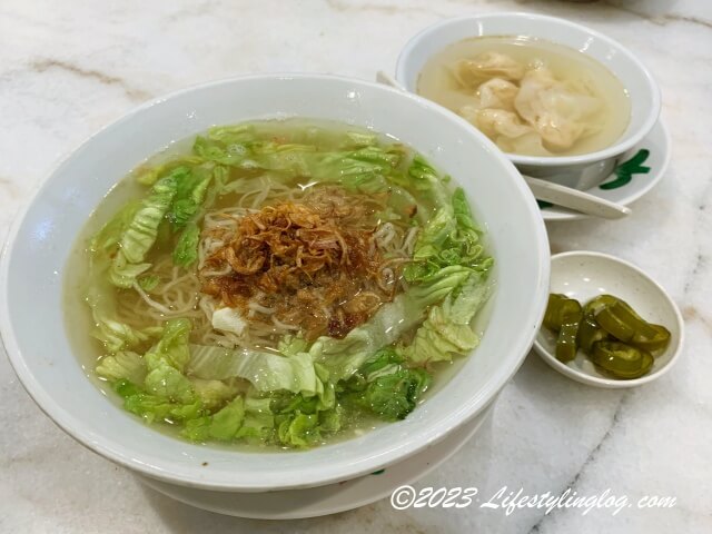 長江白珈琲（Chang Jiang White Coffee）のスープワンタン麺