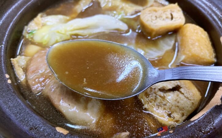 直落玻璃瓦煲肉骨茶(Teluk Pulai Bak Kut Teh)のバクテーのスープ