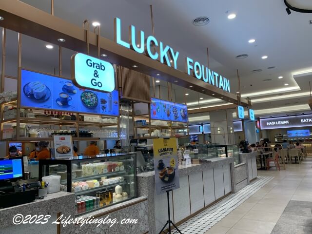 ドリンクやトースト類を販売するLucky Fountain