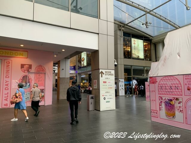 KLCC-Bukit Bintang Walkwayを使ってパビリオンのLevel 3に到着したところ