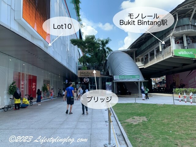 モノレールの駅とつながっているLot10