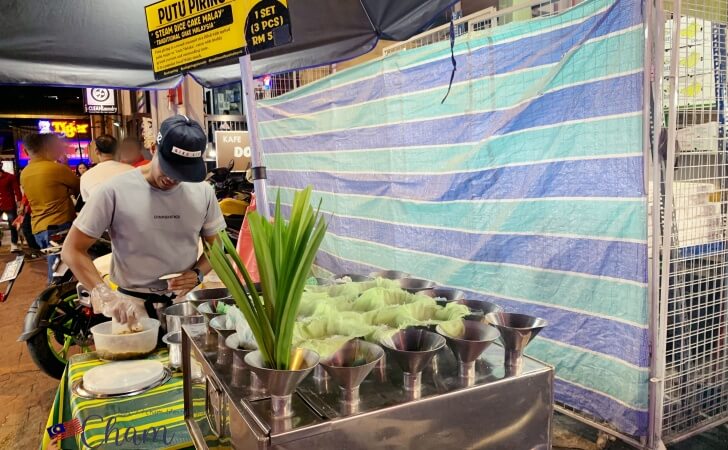 アロー通りにあるPutu Piringのお店