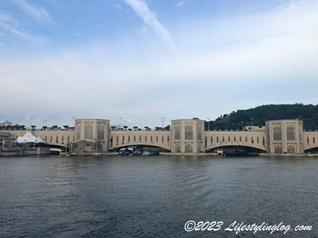 プトラモスクのそばにある橋のPutra Bridge