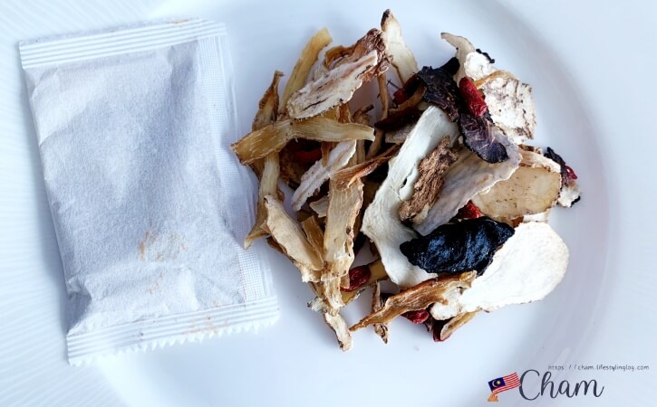 漢方素材とパックがセットになった游建好（Yew Chian Haw）のバクテーの素