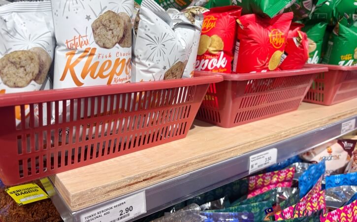 クアラルンプールのセントラルマーケットで販売されているフィッシュクラッカー