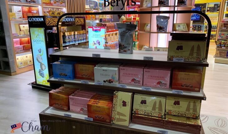 クアラルンプール国際空港ターミナル1にある免税店で販売されているベリーズのチョコレート商品