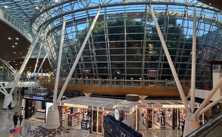 クアラルンプール国際空港サテライトビルの免税店