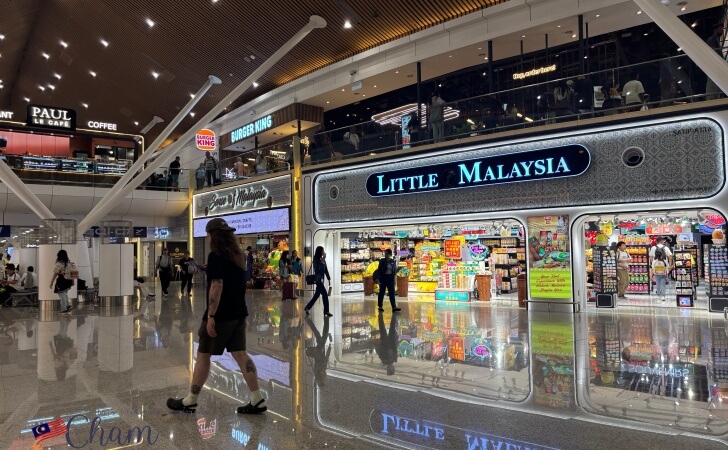 クアラルンプール国際空港サテライトビルにある土産店