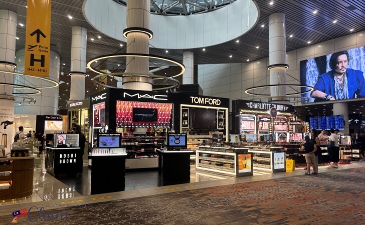 クアラルンプール国際空港のメインターミナルビルにある免税店