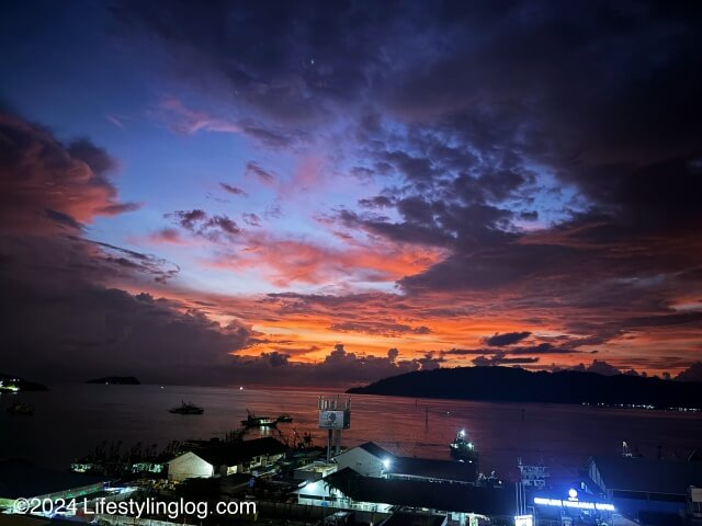 Citadines Waterfront Kota Kinabalu（シタディーンズウォーターフロントコタキナバル）のラウンジから見える夕焼け