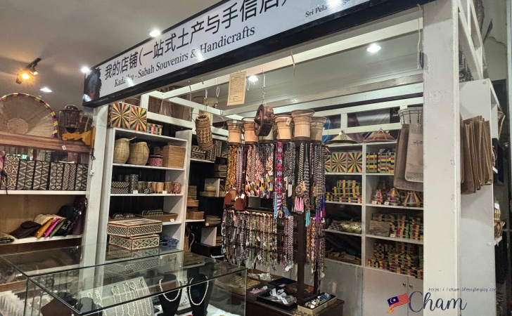 Kadaikuの原住民お土産コーナー