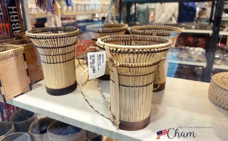 コタキナバル国際空港で販売されている小物入れ