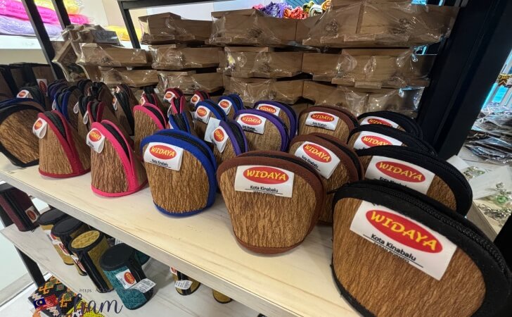 コタキナバル国際空港で販売されているコインケース