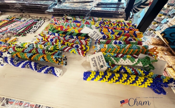 コタキナバル国際空港で販売されているブレスレット