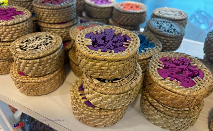 コタキナバル国際空港で販売されているミニサイズの小物入れ