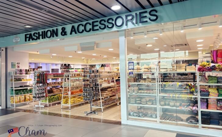 コタキナバル国際空港の国内線出発ホールにある土産店