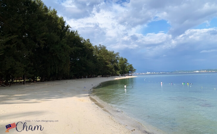マヌカン島のビーチ