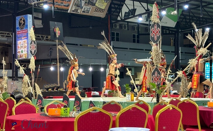 KK Garden Seafood（KKガーデンシーフード）で行われている原住民のカルチャーショー