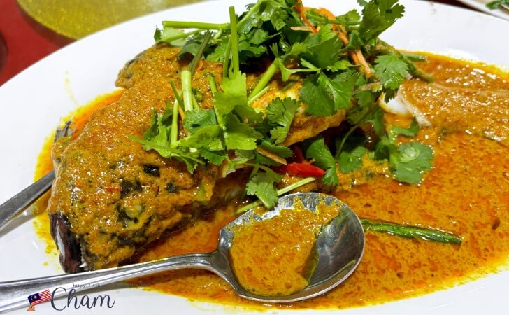 KK Garden Seafood（KKガーデンシーフード）のニョニャスタイルで調理した蒸し魚