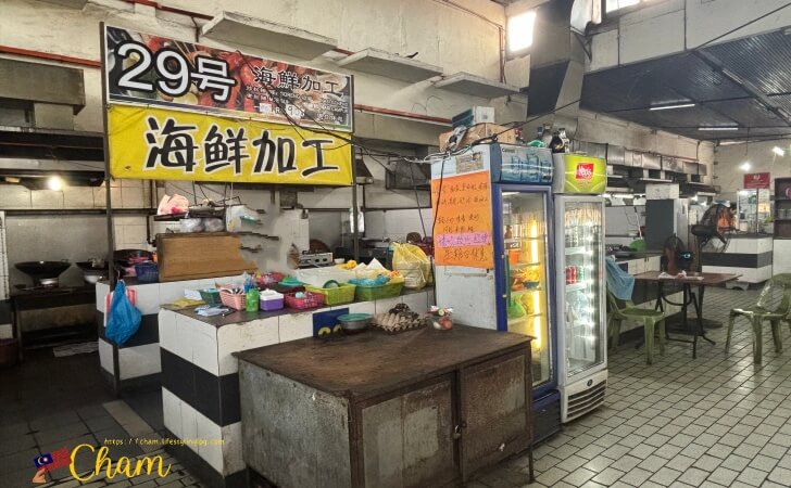 コタキナバル中央市場にある海鮮加工のお店